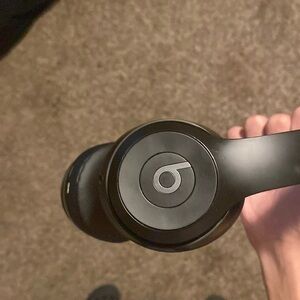 Beats Solo 4s, brand new come shop!